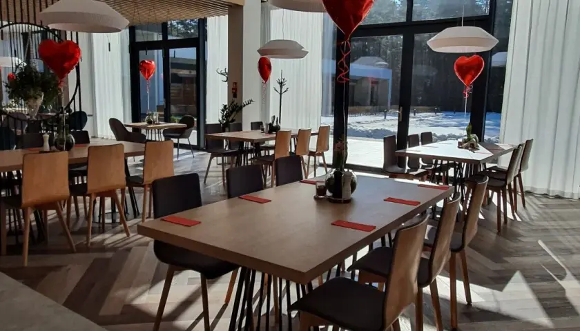 Gdzie zjeść w Suscu? Odkryj najlepsze restauracje i smaki