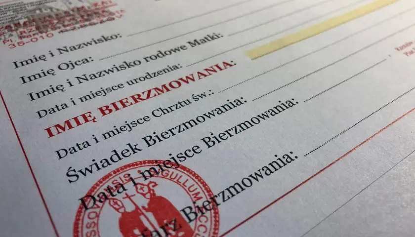 Dokument z danymi do wpisu sakramentu bierzmowania. Widoczne pola na imię i nazwisko, datę urodzenia, imię bierzmowania, świadka i datę bierzmowania.