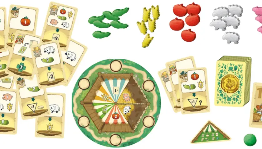 Spielmaterialien für ein Bauernhofspiel, inspiriert von Friedemann Friese: Karten, Spielbrett, Schafe, Schweine, Äpfel, Gurken und mehr.