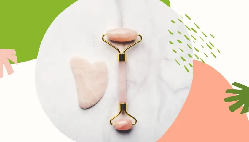 Różowy roller i kamień gua sha – idealne do tego, czym masować twarz dla relaksu i pięknego wyglądu.