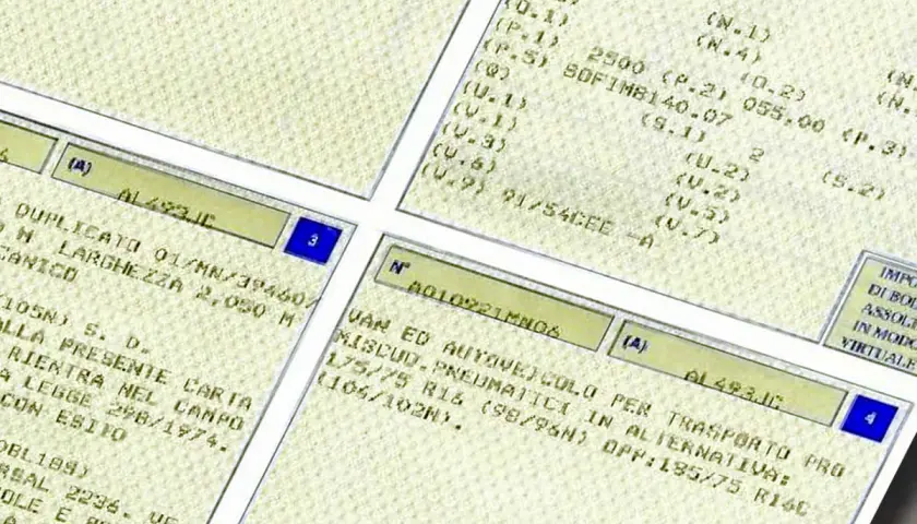 Dettagli del veicolo su un documento. Il codice motore si trova nella sezione "SOFIM8140.07".