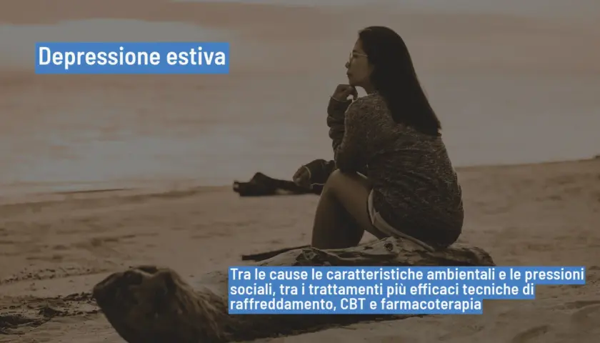Donna pensierosa sulla spiaggia, affronta il caldo e la depressione estiva. Tra le cause, fattori ambientali e sociali, con trattamenti come raffreddamento, CBT e farmacoterapia.
