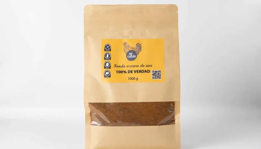 Bolsa de papel kraft con fondo oscuro de ave, ideal para un caldo de pollo casero. Contiene 1000g.
