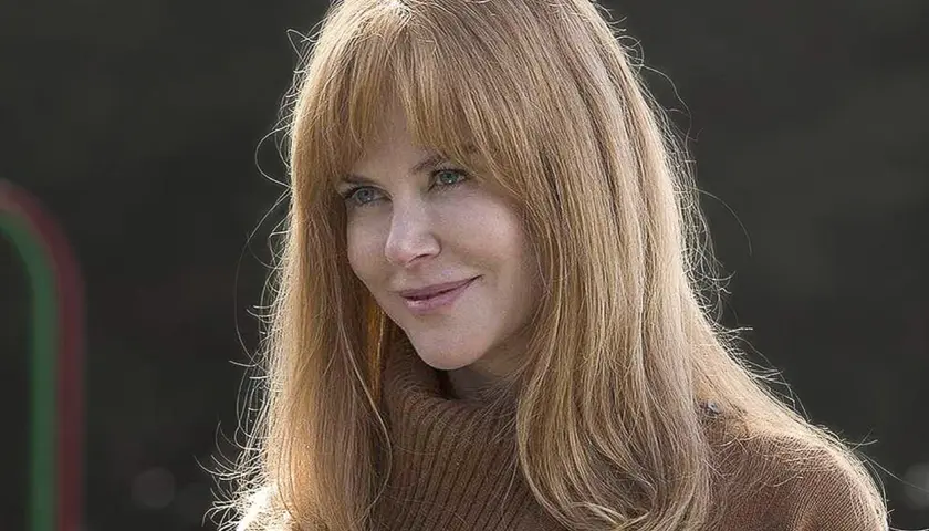 Nicole Kidman med blont hår och brun polotröja, en scen från Big Little Lies säsong 3.