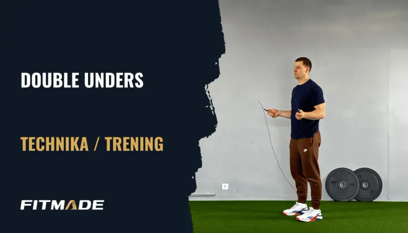 Mężczyzna ćwiczy skakanie na skakance, wykonując technikę "double unders".