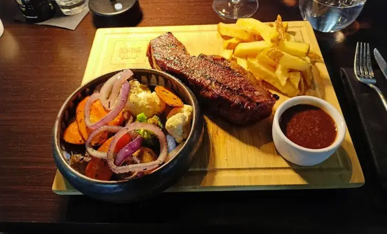 Najlepsze grille w Londynie, gdzie zjesz soczyste steki i więcej