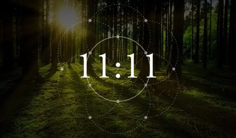 Symbolika fenomenu 11:11 w zegarze czasu - odkryj jego znaczenie