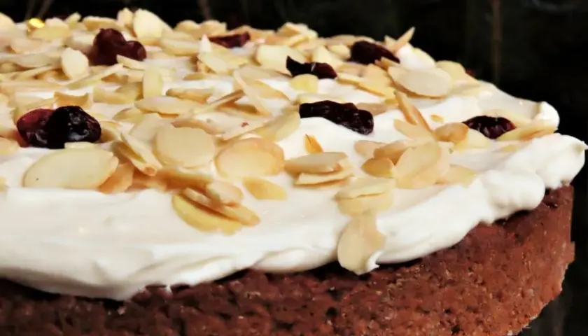 Proste ciasto z bananami i daktylami bez cukru: najlepszy przepis fit