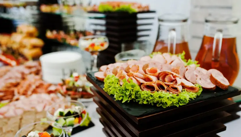 Catering ile od osoby - poznaj ceny i unikaj niepotrzebnych kosztów