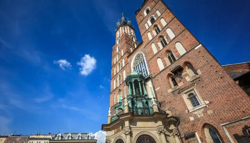 Gdzie jest kościół mariacki? Odkryj jego lokalizację w Krakowie