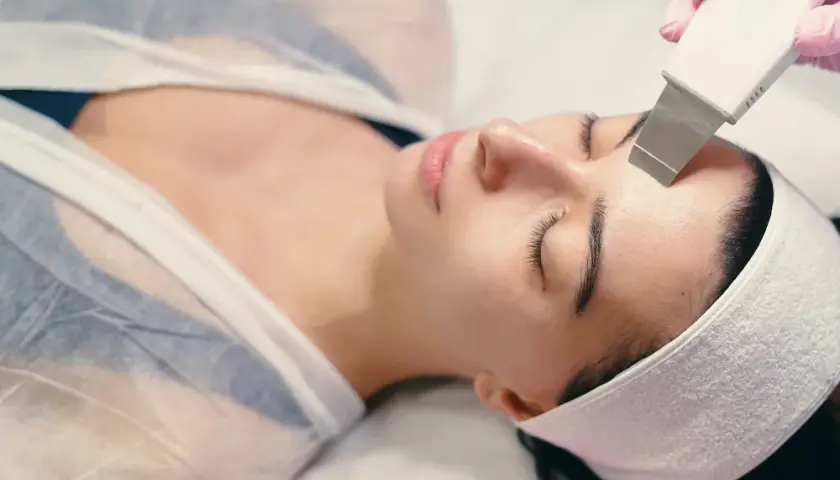 Peeling kawitacyjny ile trwa? Oto co musisz wiedzieć o czasie zabiegu