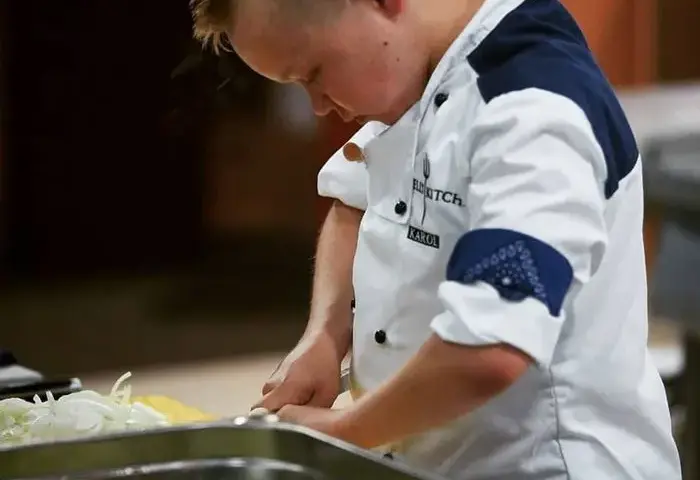 Ile lat ma Karol z Hell's Kitchen? Poznaj wiek uczestnika show