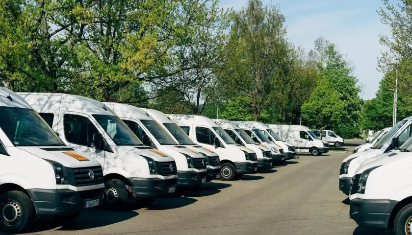 Ile kosztuje wynajem busa z kierowcą? Zaskakujące ceny i czynniki wpływające
