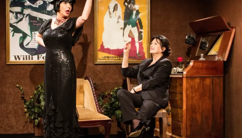 Jak się ubrać do teatru buffo, by nie popełnić faux pas?