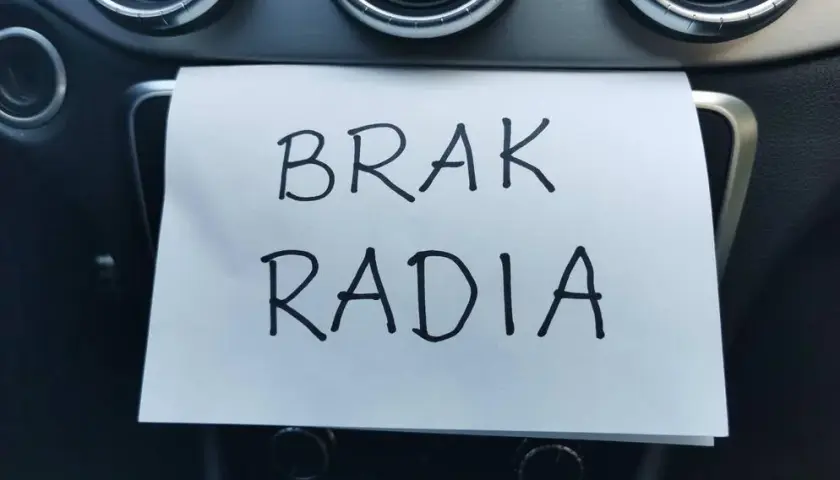 Poznaj legalne sposoby jak nie płacić abonamentu za radio w samochodzie