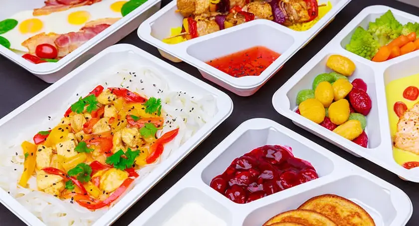 Ile kosztuje catering do domu? Sprawdź ceny i najważniejsze czynniki