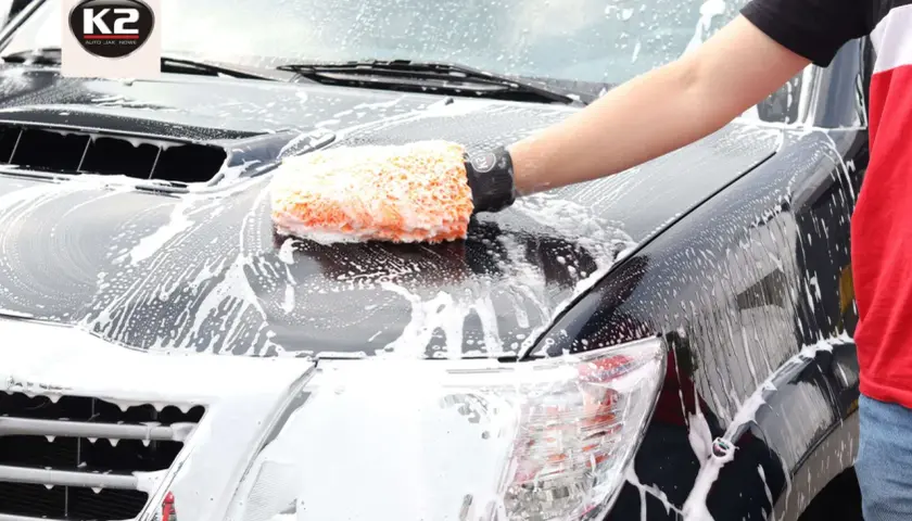 Czym myć auto po woskowaniu, aby nie uszkodzić powłoki?
