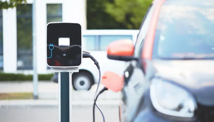 Ile kilometrów przejedzie samochód elektryczny? Zaskakujące zasięgi!