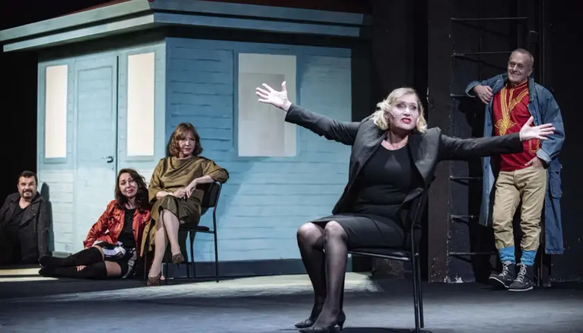 Znani aktorzy którzy występują w teatrze – ich niesamowite role i osiągnięcia