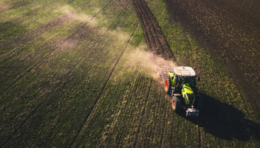 Części rolnicze do maszyn – na co zwrócić uwagę, aby uniknąć przestojów w sezonie?