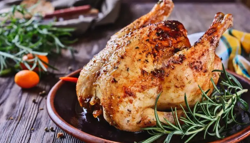 Pieczenie kurczaka w piekarniku ile stopni? Oto idealna temperatura