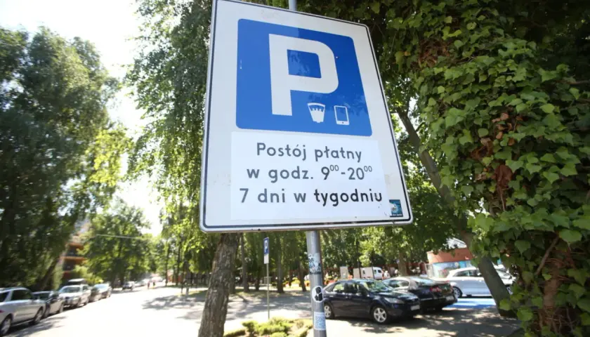 Czy niepełnosprawni płacą za parking prywatny? Oto ważne informacje