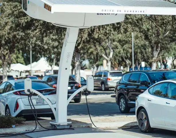 Wzrost zainteresowania pojazdami elektrycznymi wśród firm – trendy i prognozy