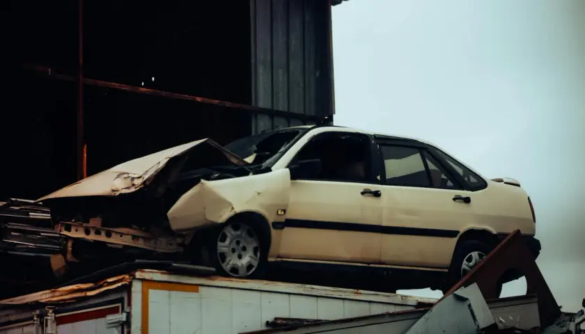 Efektywne zarządzanie odpadami w branży automotive – recykling metali, plastików i elektroniki
