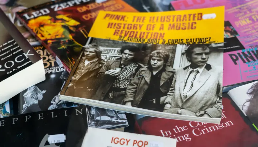 Iggy Pop: Jak stał się ikoną punk rocka i wpłynął na muzykę?