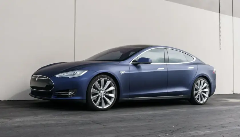 Tesla Model S ile koni? Poznaj moc i osiągi różnych wersji