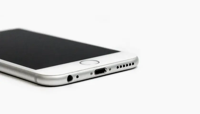 Na jakie parametry zwrócić uwagę, wybierając smartfona? Wskazówki