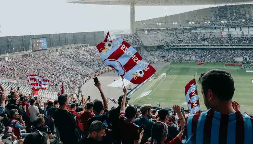 Dlaczego piłka nożna wciąż pozostaje najpopularniejszym sportem na świecie?