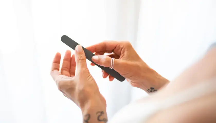Co potrzebne do manicure tytanowego? Sprawdź, co musisz mieć!