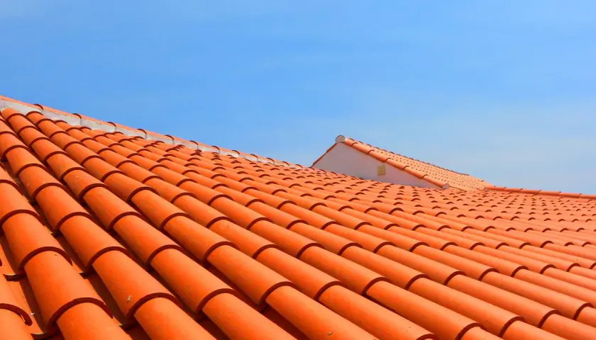 Gdzie kupić dachówkę ceramiczną? Najlepsze miejsca i oferty na rynku