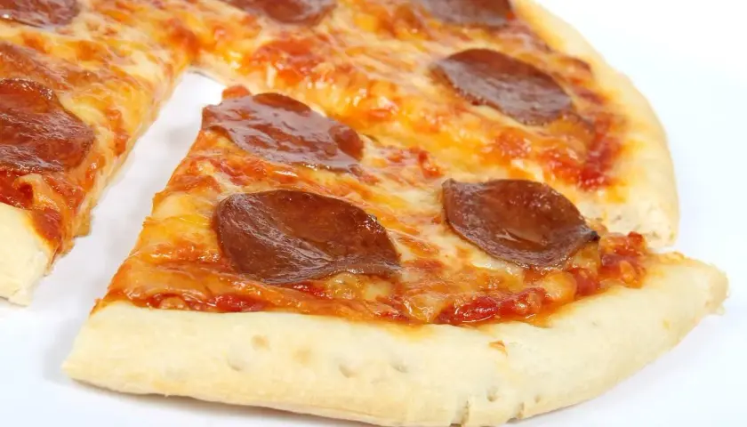Ile kalorii ma pizza 32 cm? Zaskakujące różnice w kaloryczności