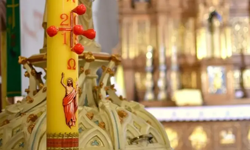 Co oznaczają symbole na paschale? Znaczenie i historia paschalnych znaków