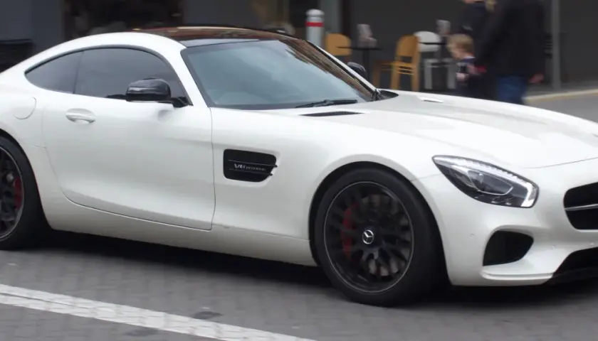 Mercedes-Benz AMG GT S - wyjątkowe osiągi i porównanie z Porsche 911