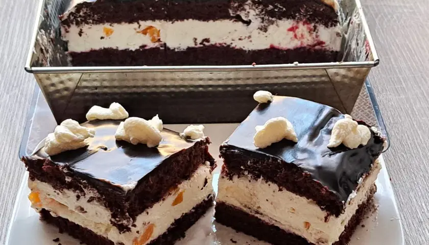 Pyszne ciasto z brzoskwiniami i serkiem mascarpone – sprawdź przepis