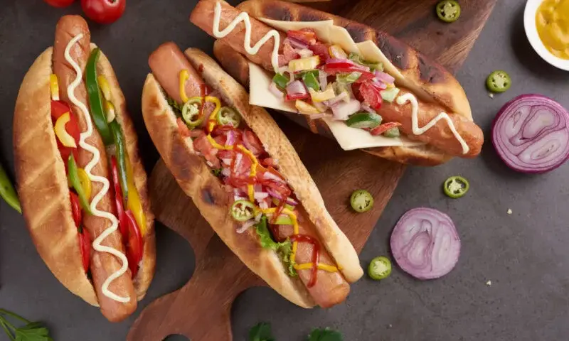 Ile kcal ma hot dog z Orlenu? Zaskakujące różnice w kaloriach!