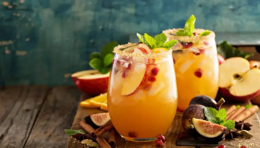 Pyszne drinki z białym winem, które orzeźwią każdą imprezę