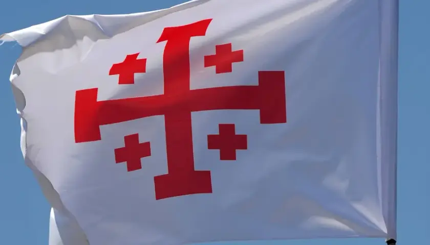 Czy katolik może nosić krzyż jerozolimski? Odkryj prawdę o tym symbolu