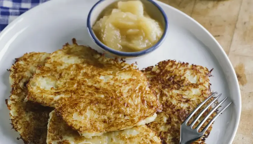 Ile mąki do placków ziemniaczanych? Kluczowe proporcje i porady.