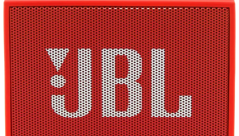 Czy JBL GO jest wodoszczelny? Odkryj, co oznaczają klasy IPX7 i IP67