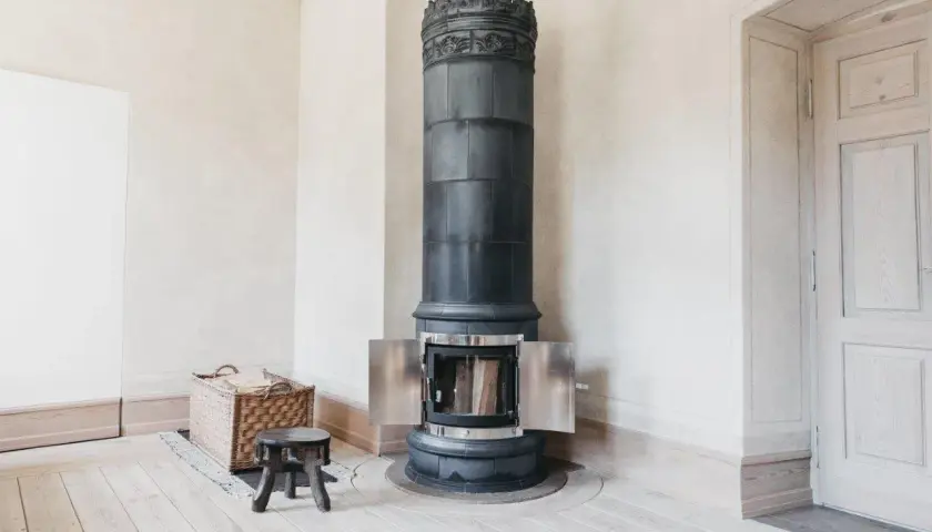Piec kaflowy okrągły: eleganckie ciepło i nowoczesny design