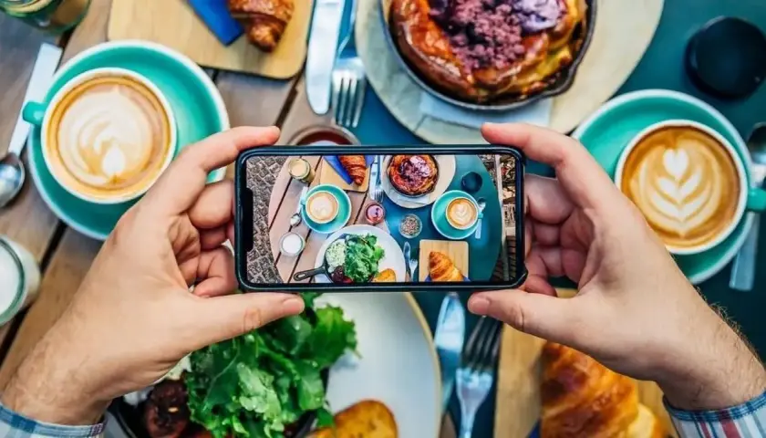 Czy można wywołać zdjęcia z telefonu u fotografa? Sprawdź opcje i koszty