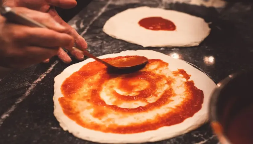 Sos do pizzy jak z pizzerii - idealny przepis na smak, który uwielbiasz