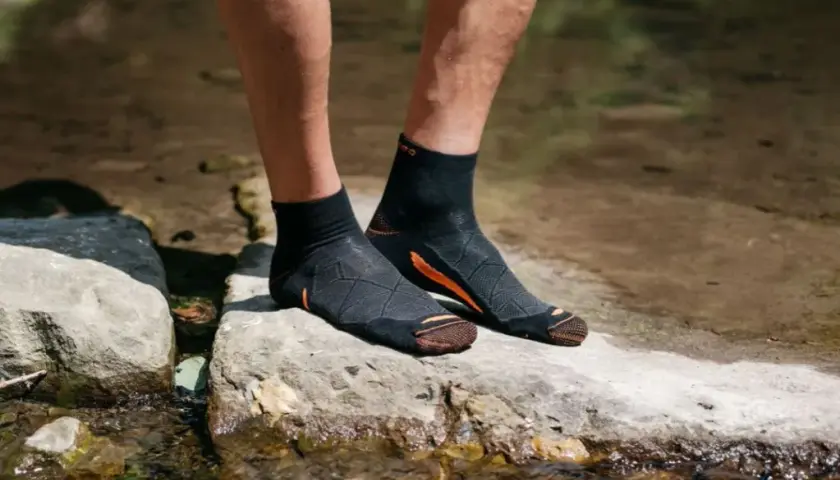 Jakie skarpetki, żeby noga się nie pociła? Odkryj skuteczne materiały