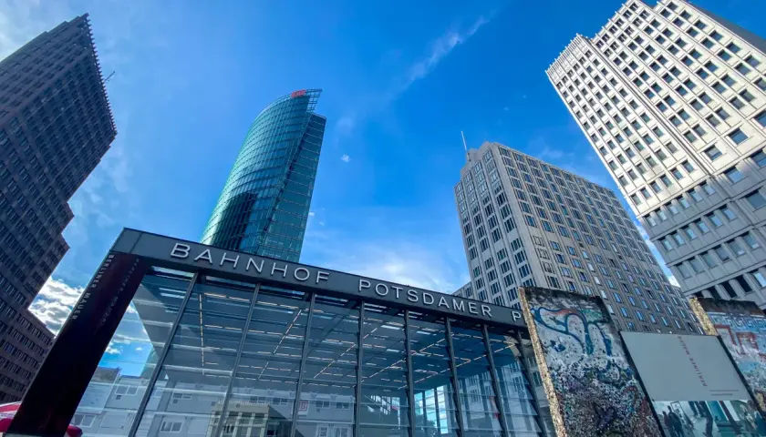 Jak najtaniej dojechać do Berlina? Odkryj tanie opcje transportu