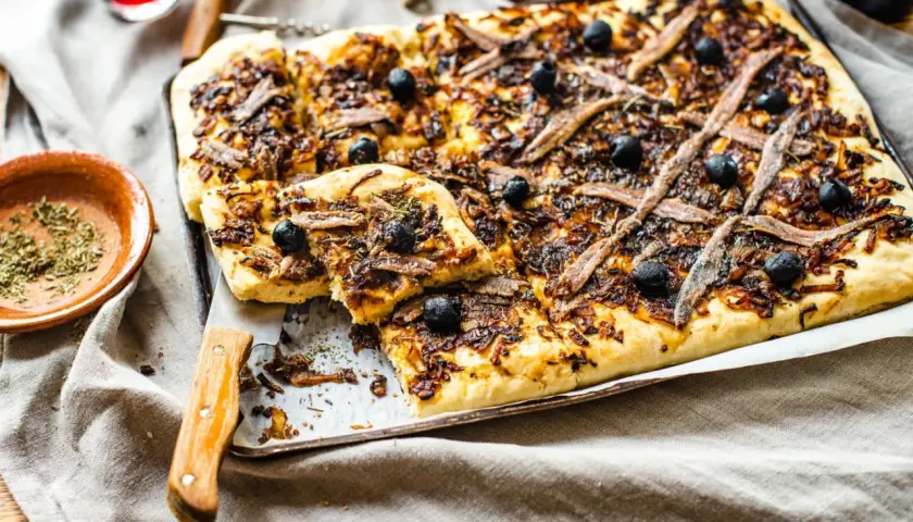 Pissaladière: odkryj tajemnice tej pysznej prowansalskiej tarty