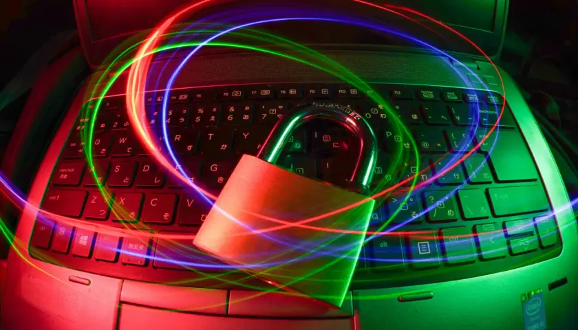 Cyberbezpieczeństwo: wyzwania i rozwiązania w erze cyfrowej